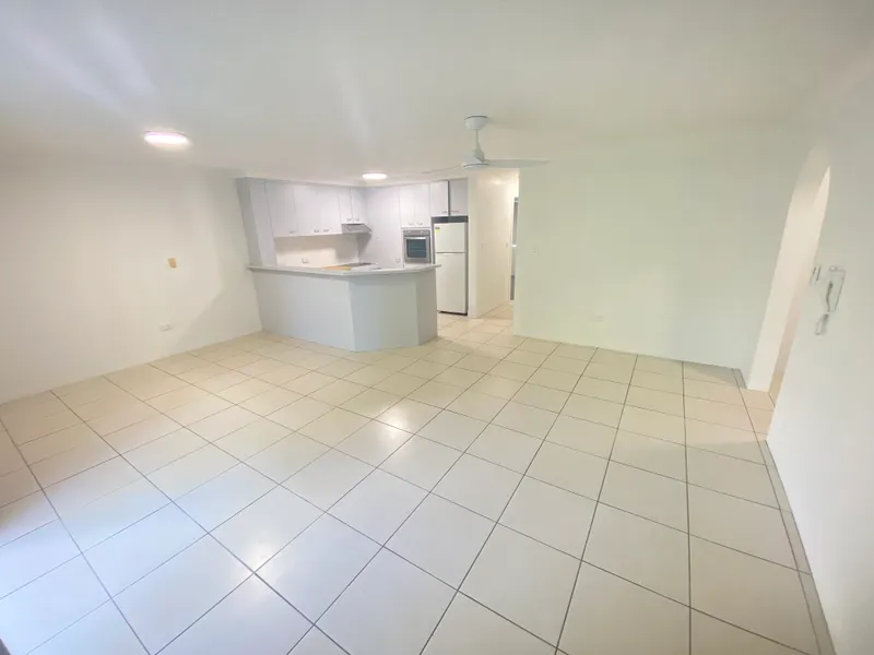 METRES TO THE BEACH!