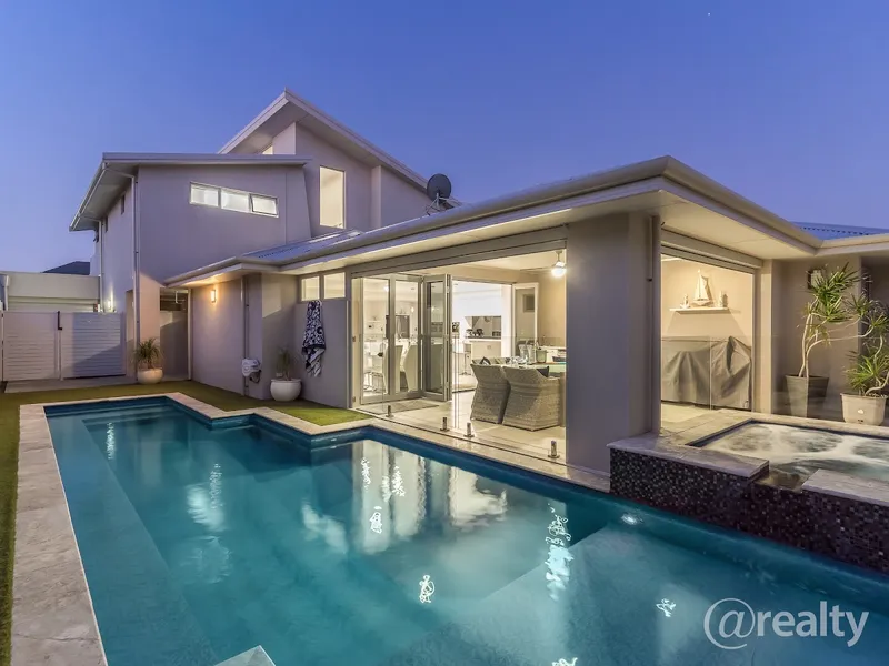 EXCEPTIONAL BEACHSIDE RESIDENCE WITH OCEAN VIEWS