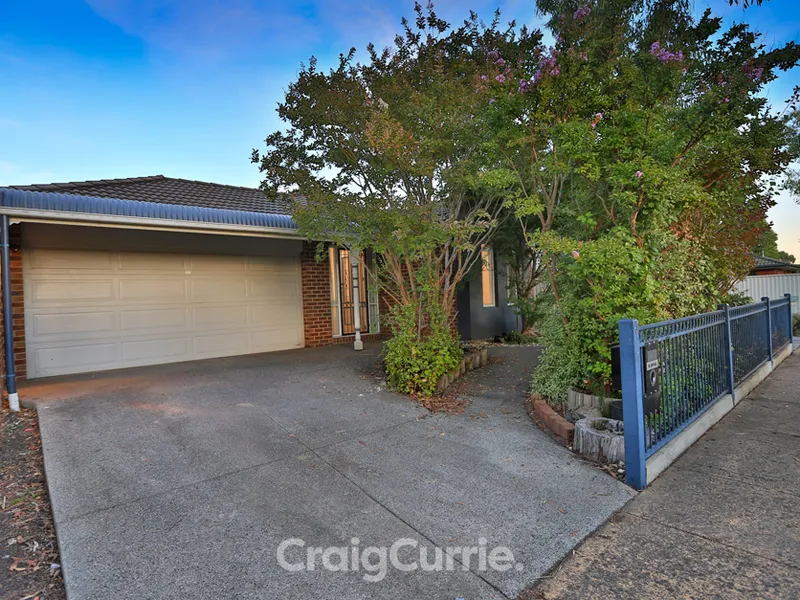 OPPORTUNITY KNOCKS IN LAKESIDE! 