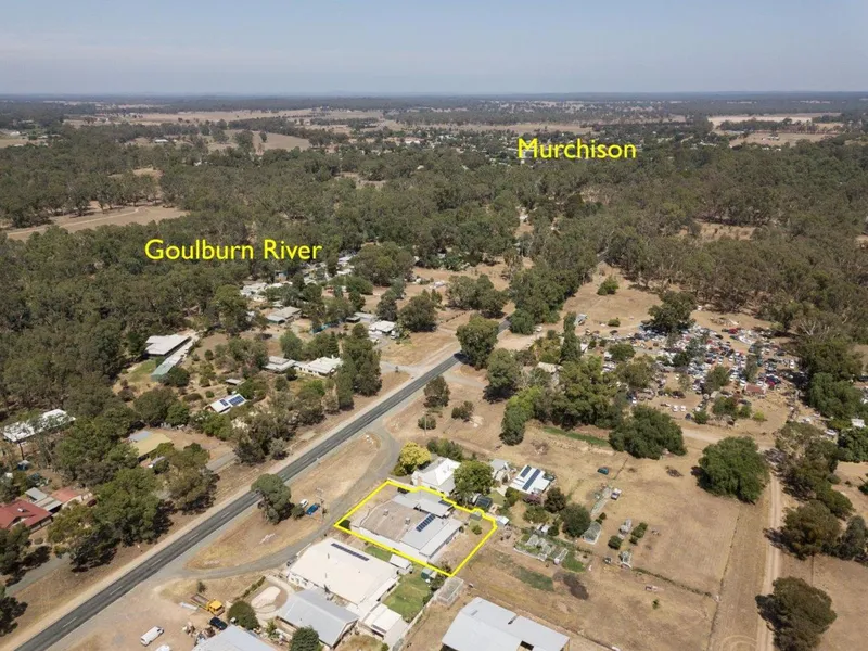 Attention Entertainers ...Outstanding location with home included...