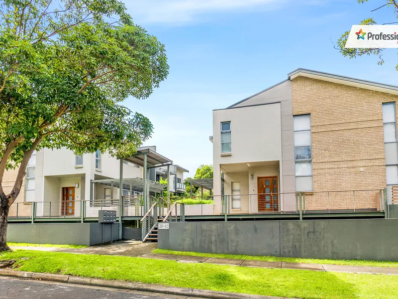 DUPLEX STYLE LIVING!