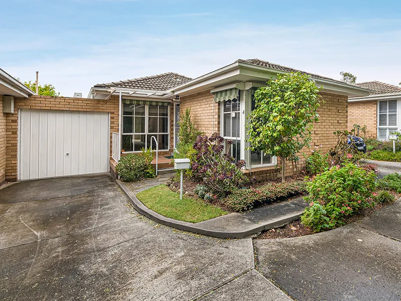 Super Spacious Single Level Indoor/Outdoor Oasis