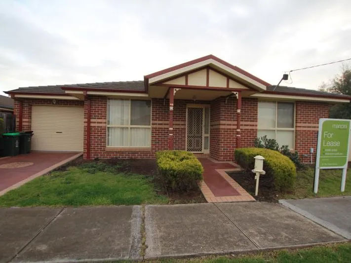 CHARMING HOME NESTLED IN A QUIET LOCATION!