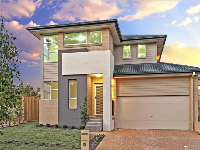 Free access to swimming pool / tennis court and walking distance to new Rouse Hill Metro !