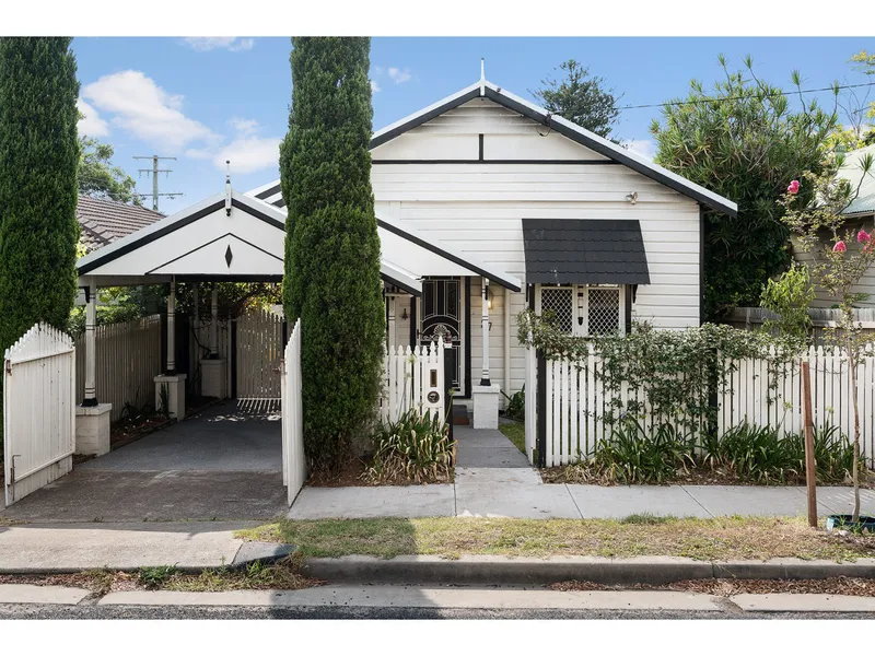 IMPRESSIVE UPDATED PERIOD HOME - PERFECTLY POSITONED IN MAYFIELD