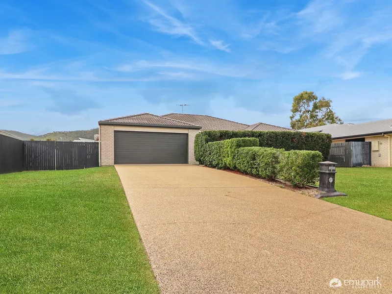 FOREST PARK BRICK IN TILE WITH SHED!