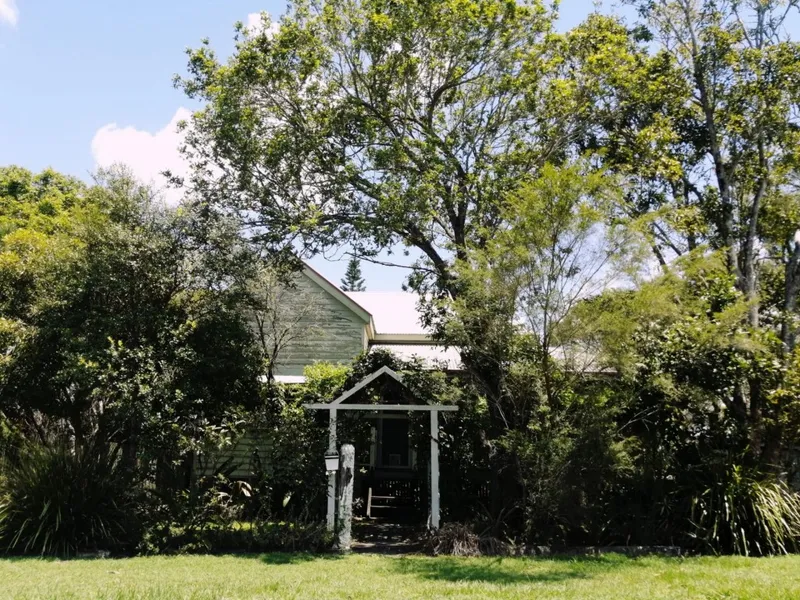 Charming Queenslander with two bedrooms plus home office