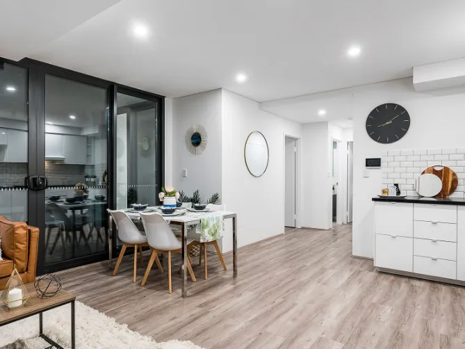 EXECUTIVE LIVING IN MAYLANDS!