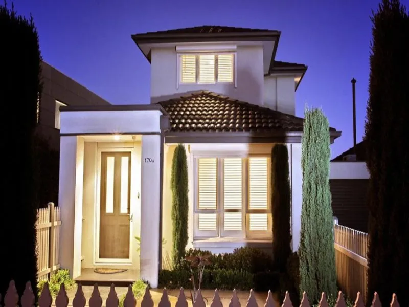 Town residence living in prime location!