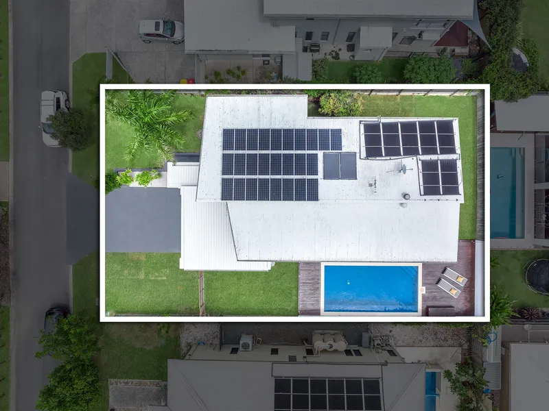 EXQUISITE FAMILY HOME + SIDE ACCESS