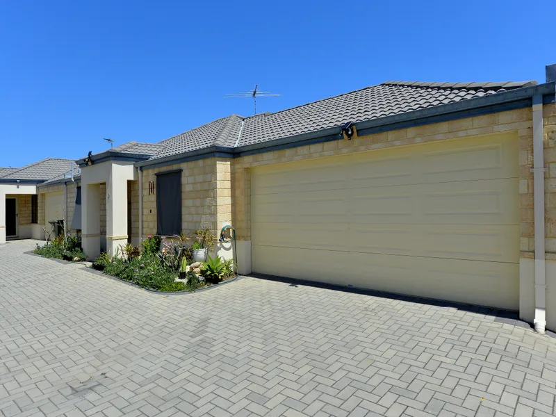 NO STRATA FEES!!