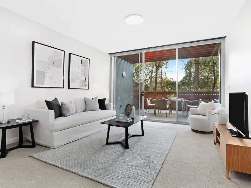 Two-level apartment with private outdoor oasis