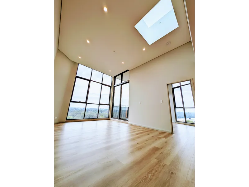 Penthouse style two bedroom apartment with high ceiling!