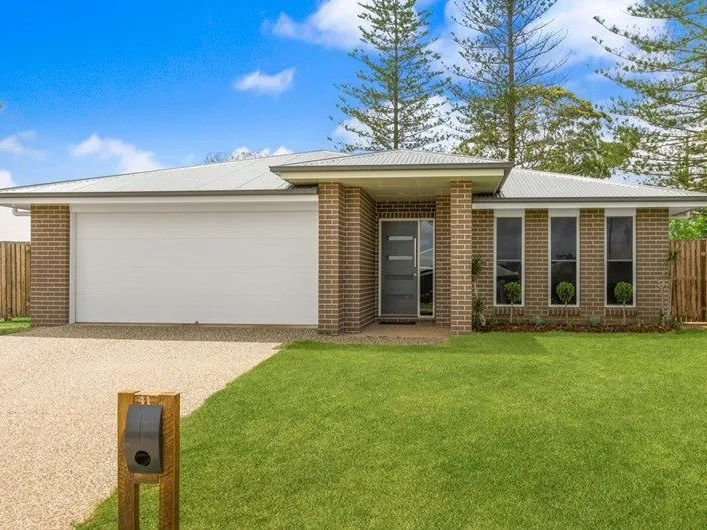 MODERN KEARNEY'S SPRING HOME IN LOVELY SORENTO ESTATE!