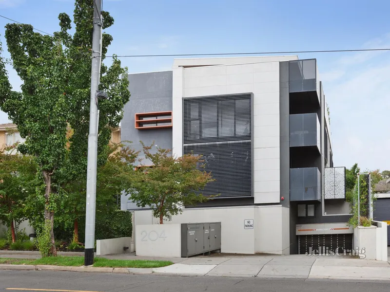 Ground floor garden in exceptional location