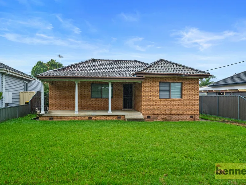 CHARMING HOME - SO MUCH POTENTIAL