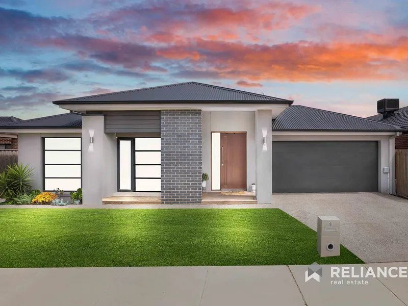 Modern Luxury with 2 master bedrooms/ 480sqm land / east facing.