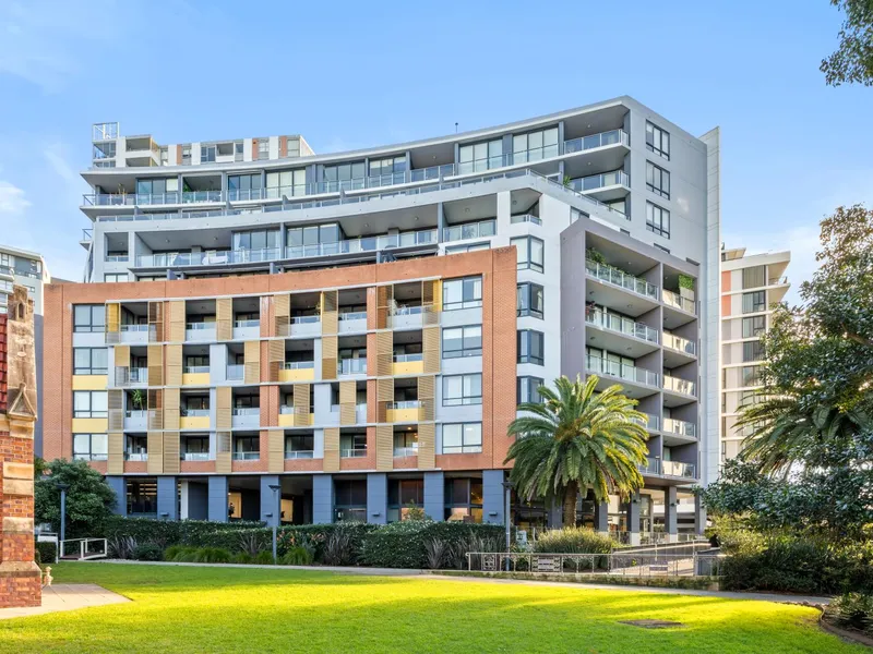 2 BEDROOM APARTMENT WITH STUDY.