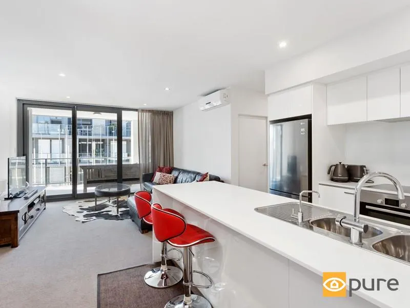 MODERN, SPACIOUS, FULLY FURNISHED APARTMENT!