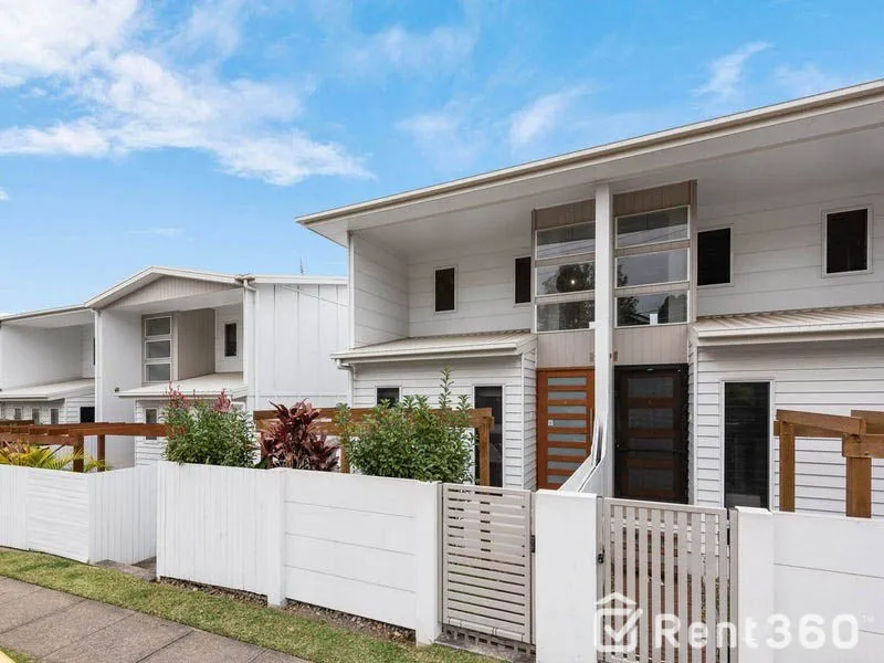 Luxurious three-bedroom townhouse in boutique complex