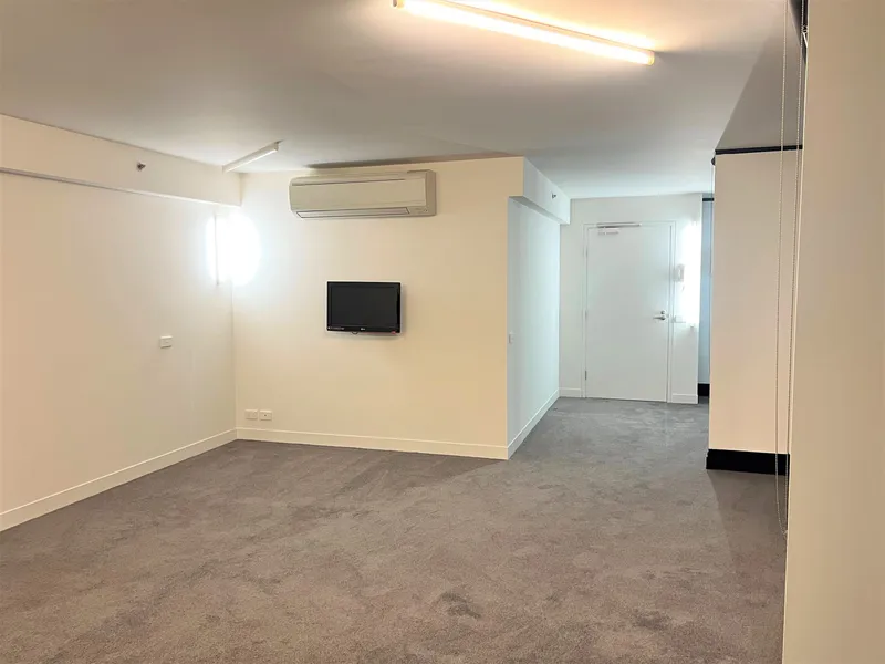 STYLISH LIVING IN THE HEART OF THE CBD!