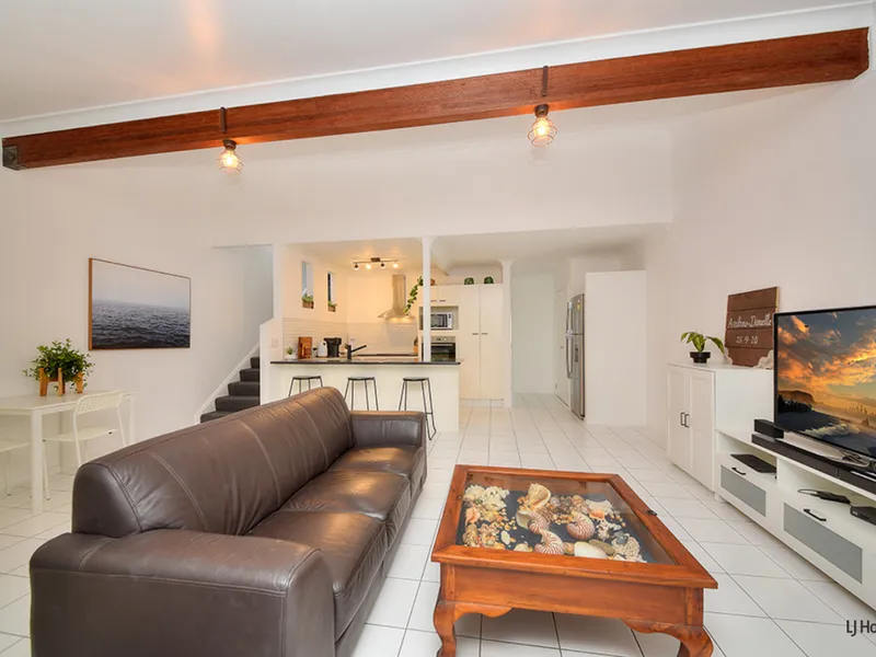 Pet Friendly Two Level Townhouse With Pool