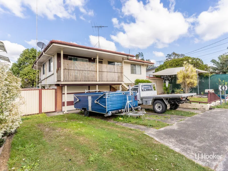 Three-Bed Home with Garage for Six Cars!