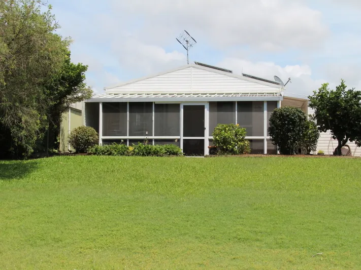 Modern contemporary home featuring 3 bedrooms plus an enclosed sunroom with an extensive rural outlook. An absolute delight to inspect. 