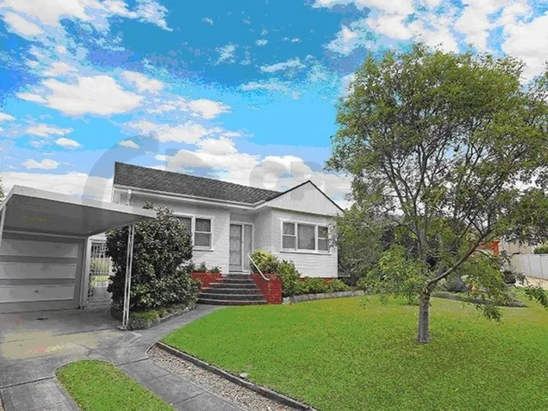 Relaxing 3 bedroom family home near shops, schools and amenities!