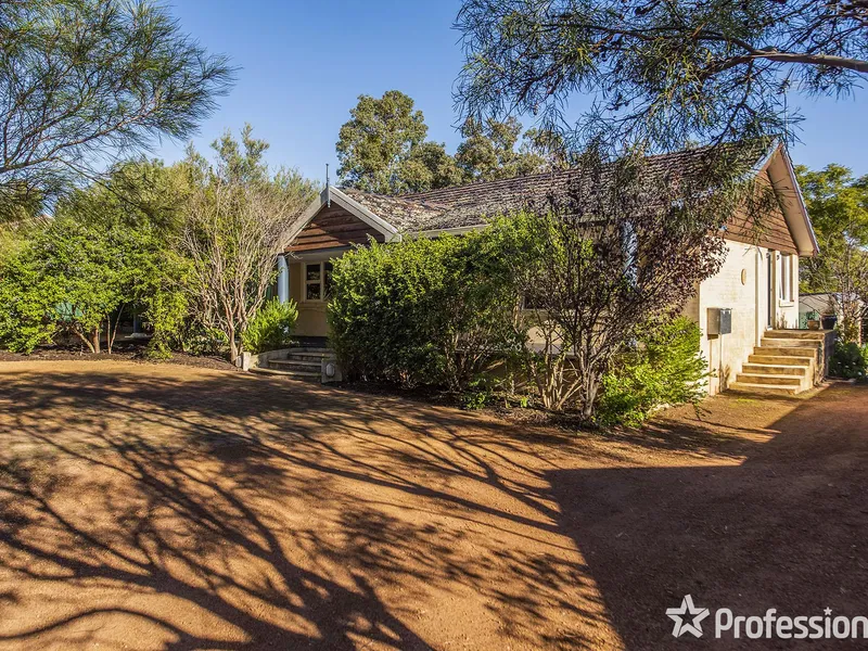 Country Charm Nestled in the Byford Hills