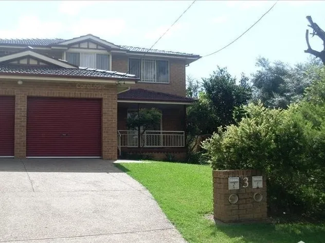 Spacious 3 Bedroom Top Floor Unit