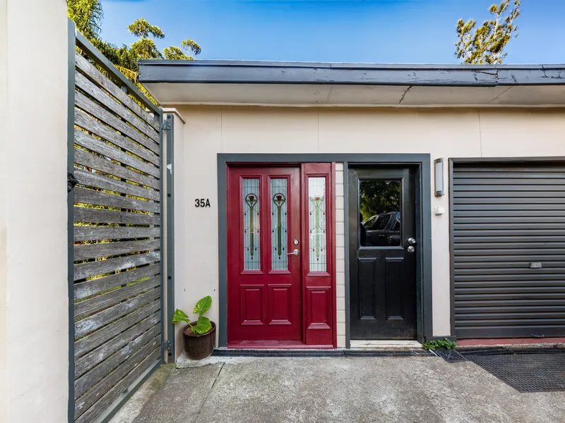 Private Studio & Leafy Outlook