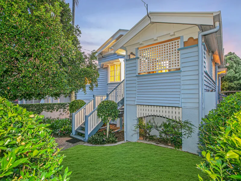 Character Queenslander ...  Quiet Hilltop Location