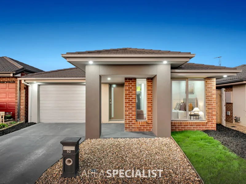Exquisite Residence in Cranbourne East's Aurum Estate…