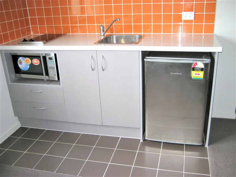 FURNISHED ONE BEDROOM UNIT - STUDENT ACCOMMODATION.