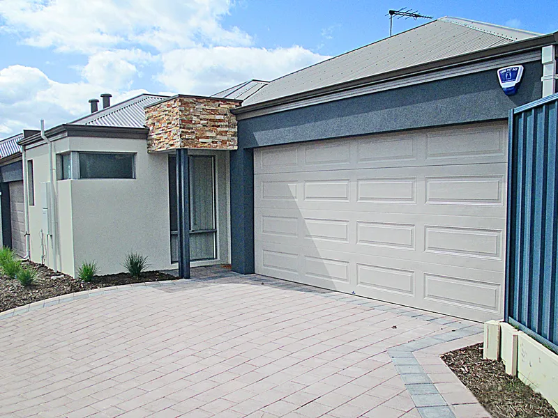 COOL, CENTRAL, SECURE, SPOTLESS AND CLOSE TO EVERYTHING YOU NEED