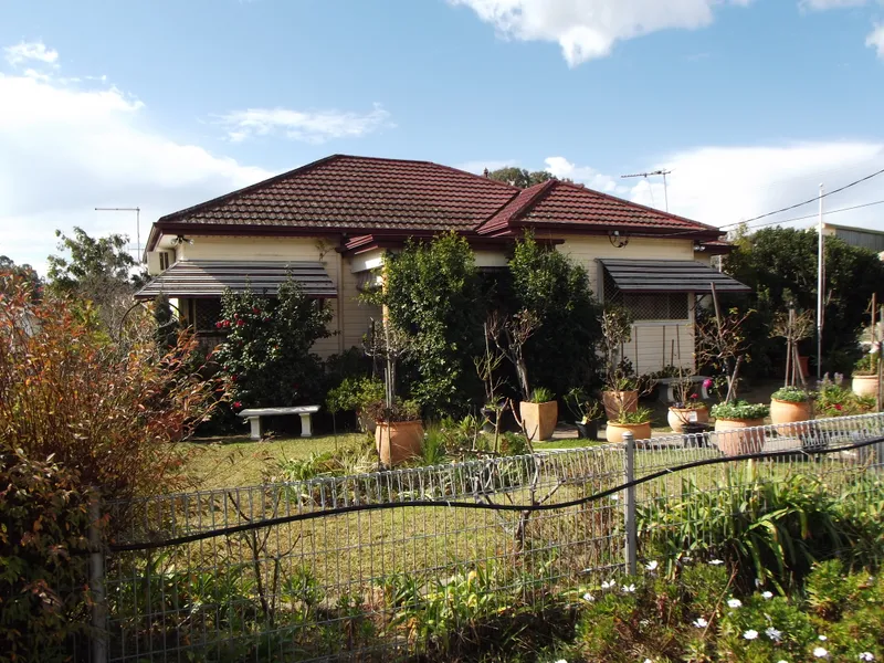 WELL MAINTAINED 3-4 BEDROOM WEATHERBOARD HOME