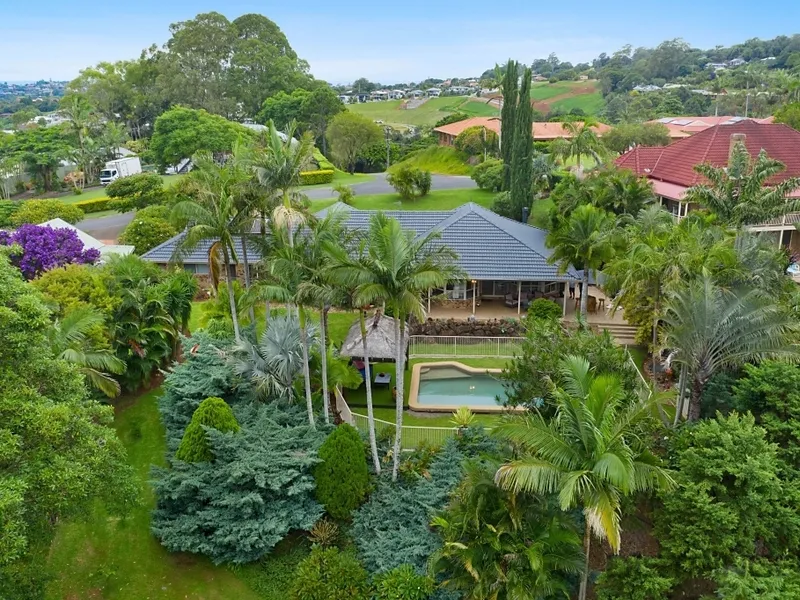 TROPICAL OASIS - with a cool country ambience'