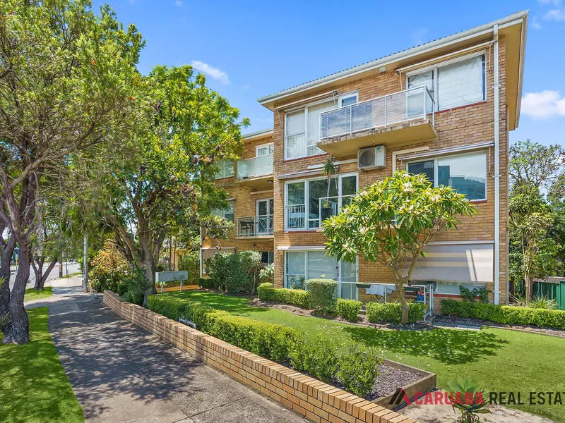 Stroll to Transport, Leisure Centre and Waterfront