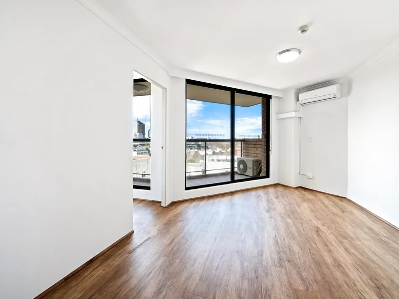 FRESHLY RENOVATED MODERN & SPACIOUS