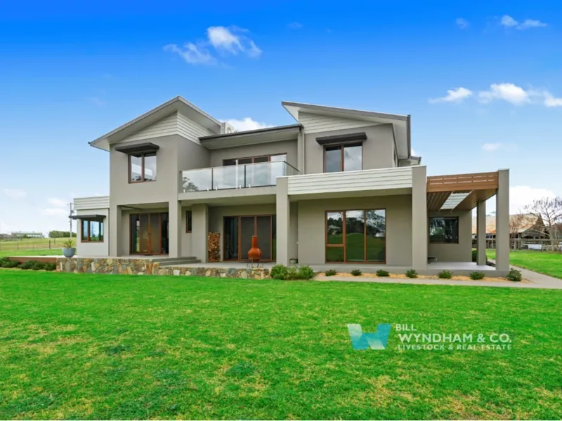 Combining Contemporary Sophistication & Rural Living