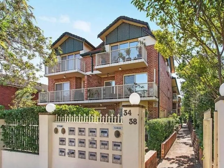 TWO BEDROOM APARTMENT IN DULWICH HILL