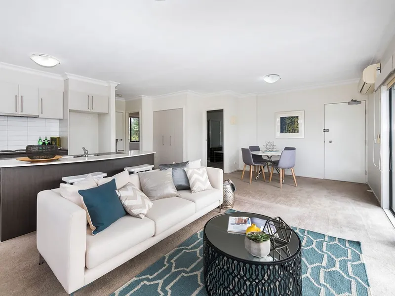 Modern Comfort: Spacious 2 Bedroom Apartment in Ringwood