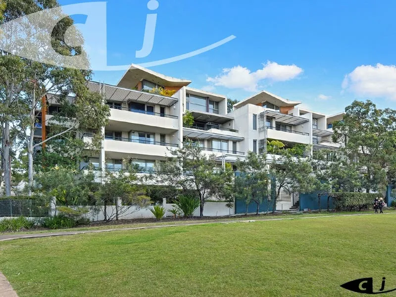 RARELY OFFERED 3 BEDROOM ON GROUND FLOOR with Modern Features