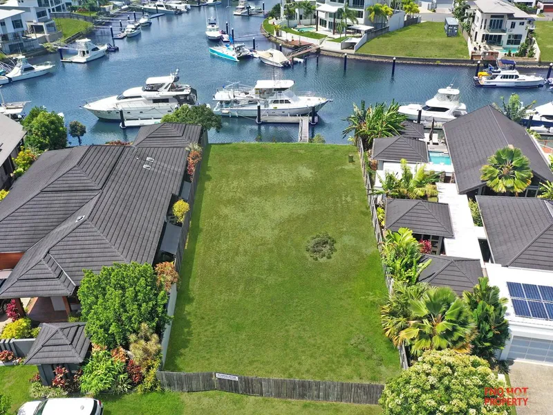 800sqm of Prime Bluewater Land with 10 Meter Pontoon