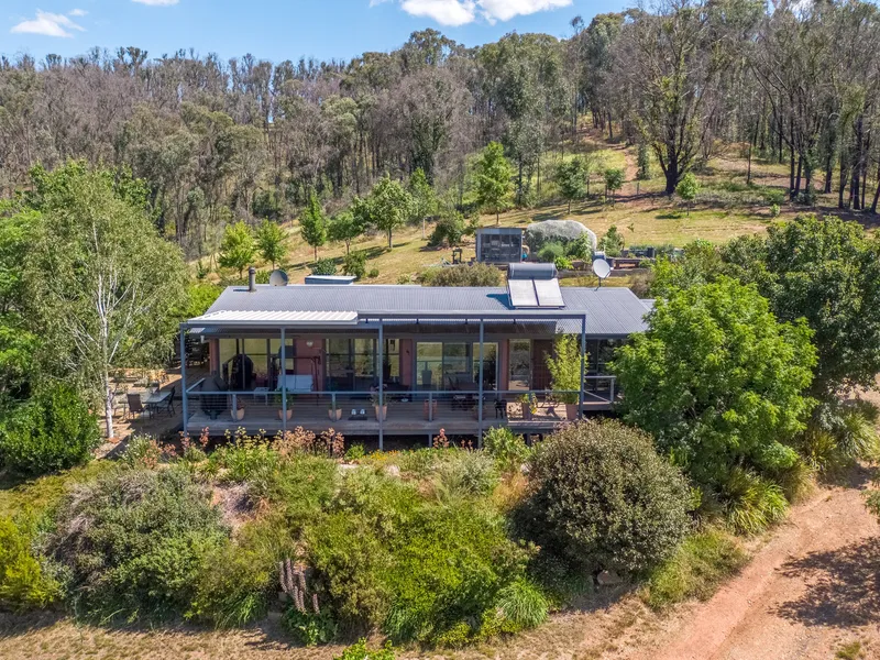 “Pure lifestyle in the highly sought after and tightly held Lankeys Creek”