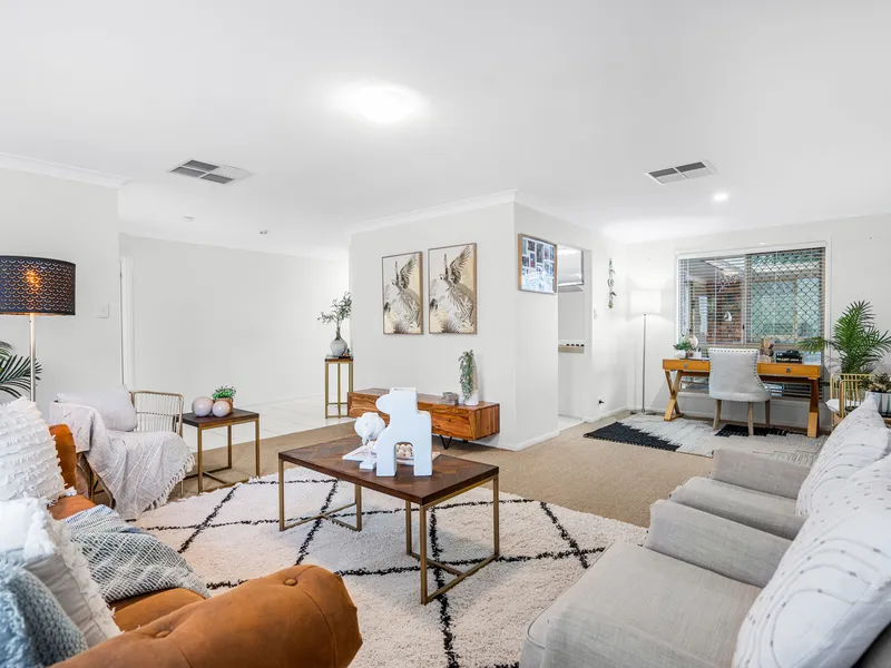 Spacious Low-set with Pool on 716 Sqm!