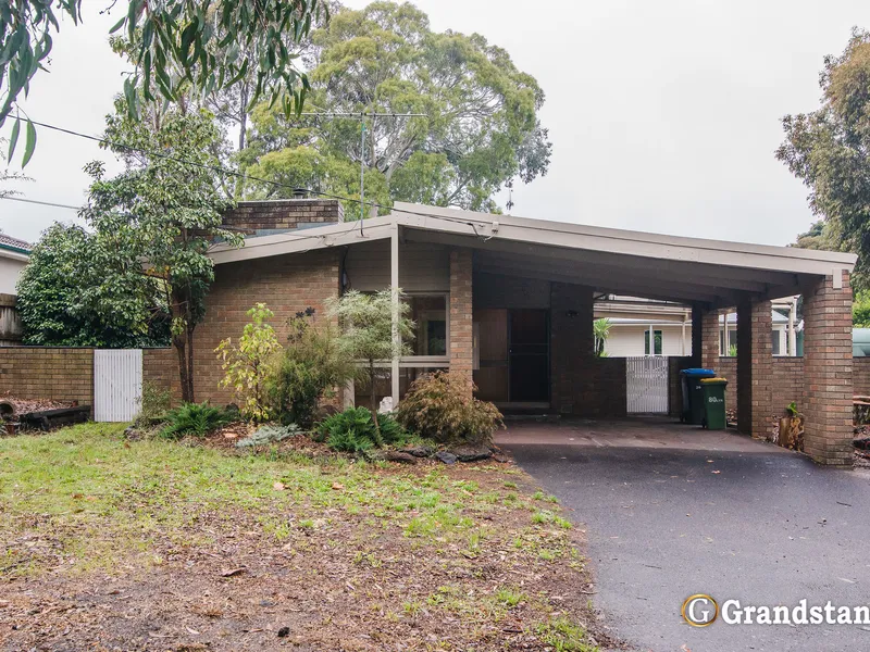 5 BEDROOM FAMILY HOME IN A PRIME LOCATION! 3 bedroom main residence plus 2 bedroom granny flat 