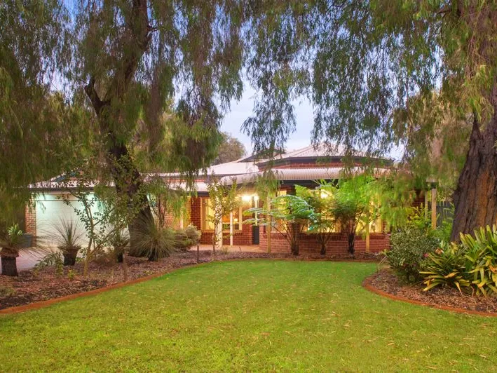 Stunning Fully Renovated Home In Tranquil Setting