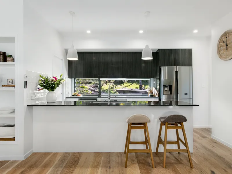 Perfectly positioned ultra-low maintenance townhouse footsteps from Tweed River